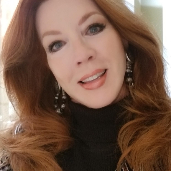 Meet your Posher, Claudia - Picture 1 of 1